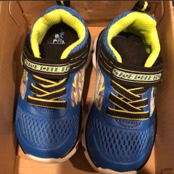 blue light up sketchers